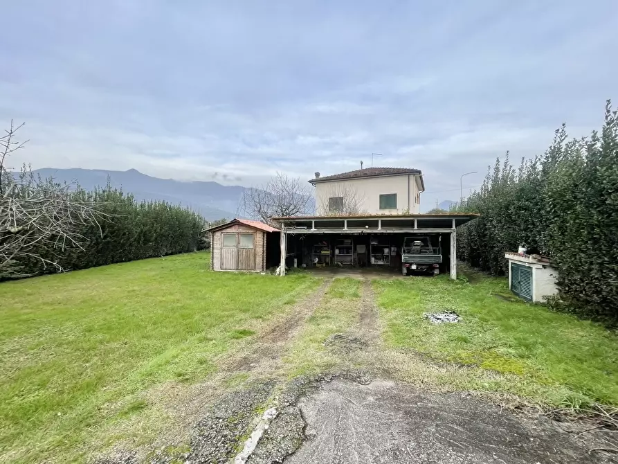 Immagine 2 di Quadrilocale in vendita  a Pietrasanta