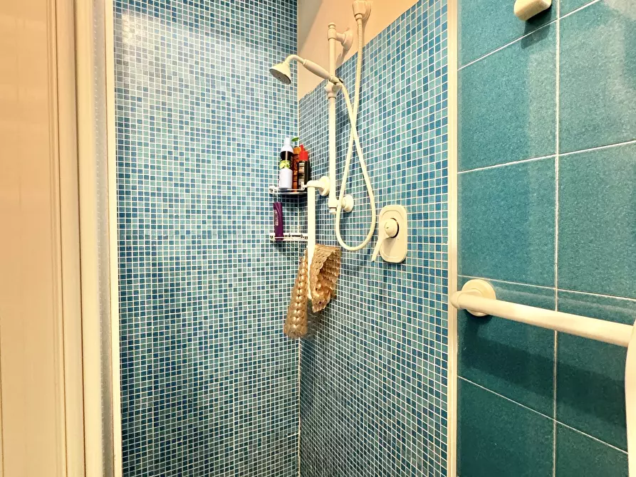 Immagine 35 di Quadrilocale in vendita  a Seravezza