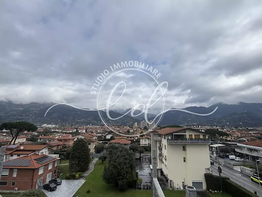 Immagine 63 di Attico in vendita  a Seravezza