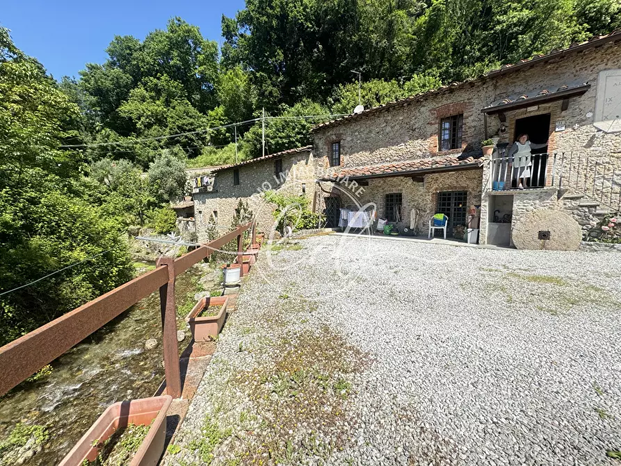 Immagine 63 di Rustico / casale in vendita  a Camaiore