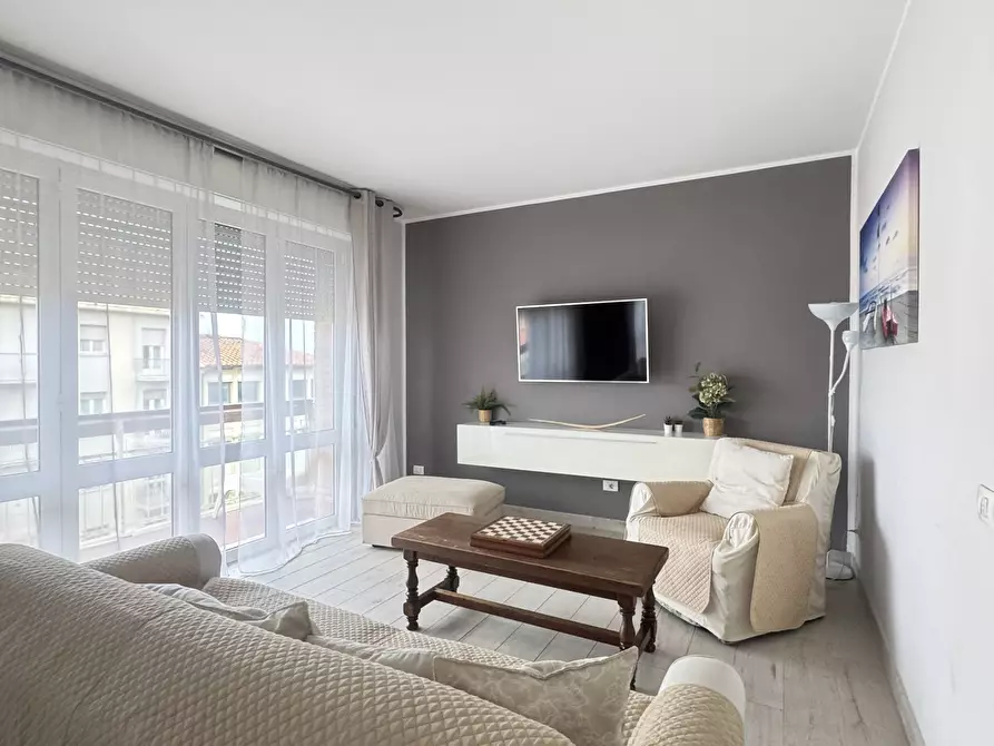 Immagine 13 di Quadrilocale in affitto  a Camaiore