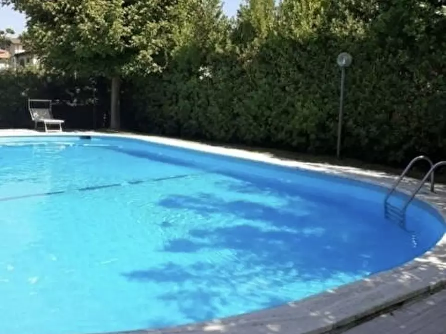 Immagine 2 di Trilocale in vendita  a Pietrasanta