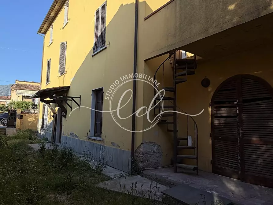 Immagine 1 di Porzione di casa in vendita  a Seravezza