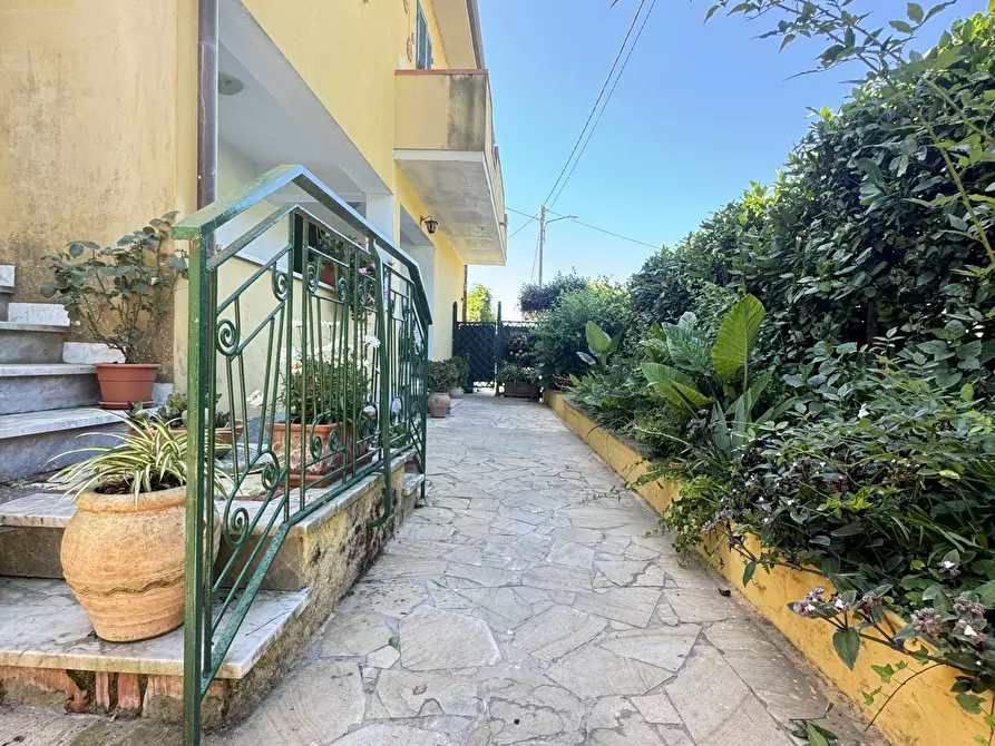 Immagine 56 di Porzione di casa in vendita  a Massa