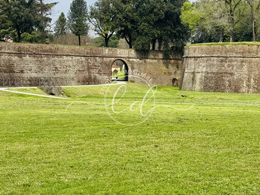 Immagine 15 di Pentalocale in vendita  a Lucca