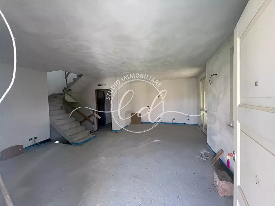 Immagine 8 di Porzione di casa in vendita  a Camaiore
