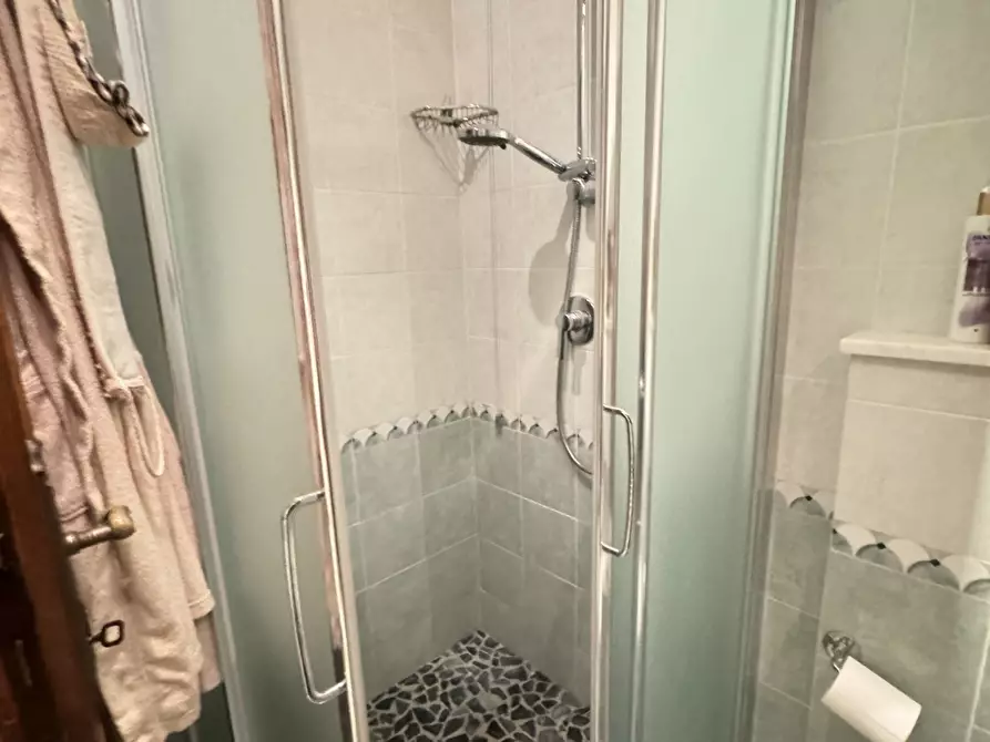 Immagine 13 di Stanza singola in vendita  a Pietrasanta