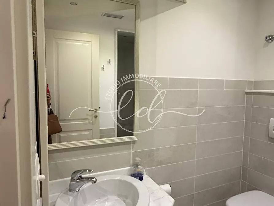 Immagine 15 di Trilocale in affitto  a Pietrasanta