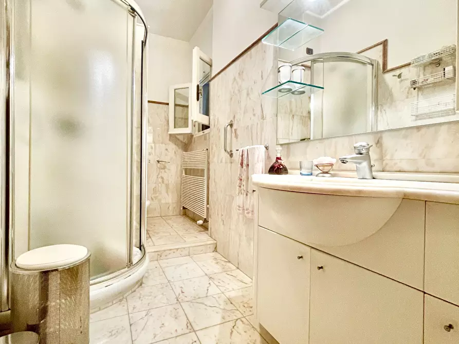 Immagine 28 di Quadrilocale in vendita  a Seravezza