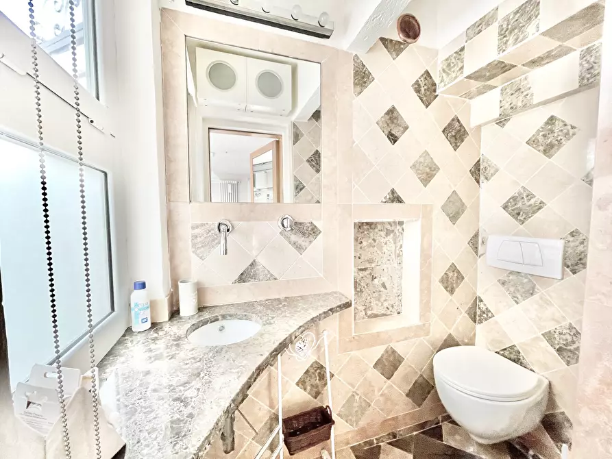 Immagine 17 di Villa in affitto  a Pietrasanta