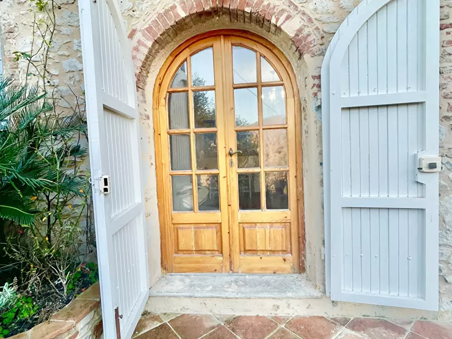 Immagine 53 di Porzione di casa in vendita  a Massarosa