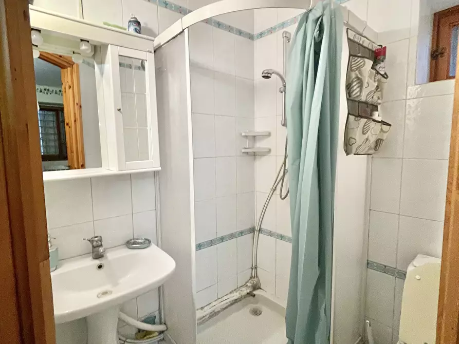 Immagine 70 di Porzione di casa in vendita  a Massarosa