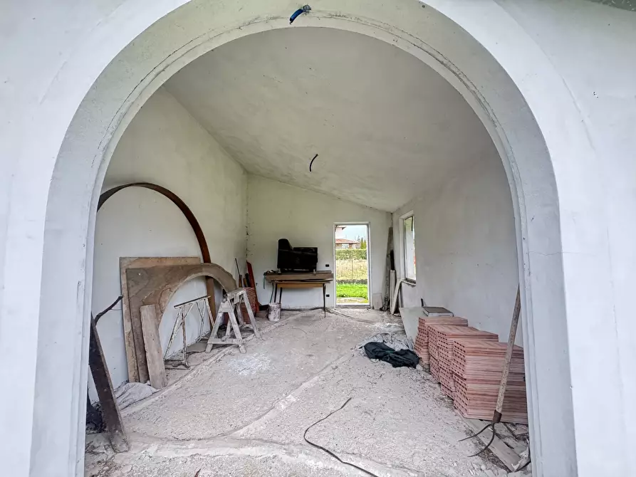 Immagine 2 di Porzione di casa in vendita  a Camaiore