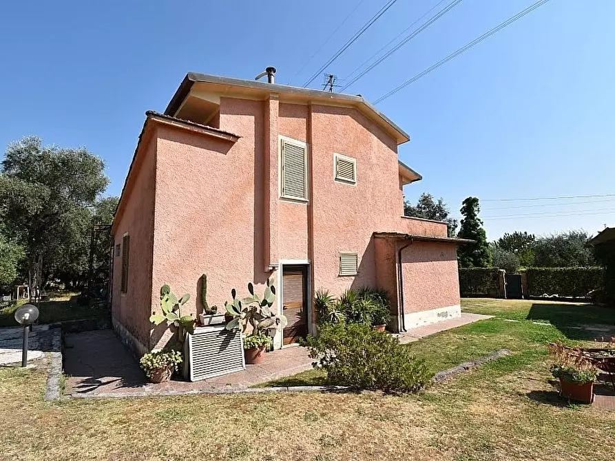 Immagine 27 di Porzione di casa in vendita  a Pietrasanta