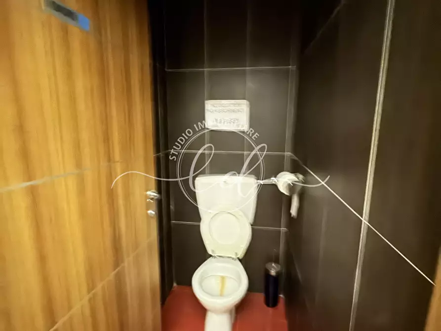 Immagine 14 di Capannone industriale in vendita  a Pietrasanta