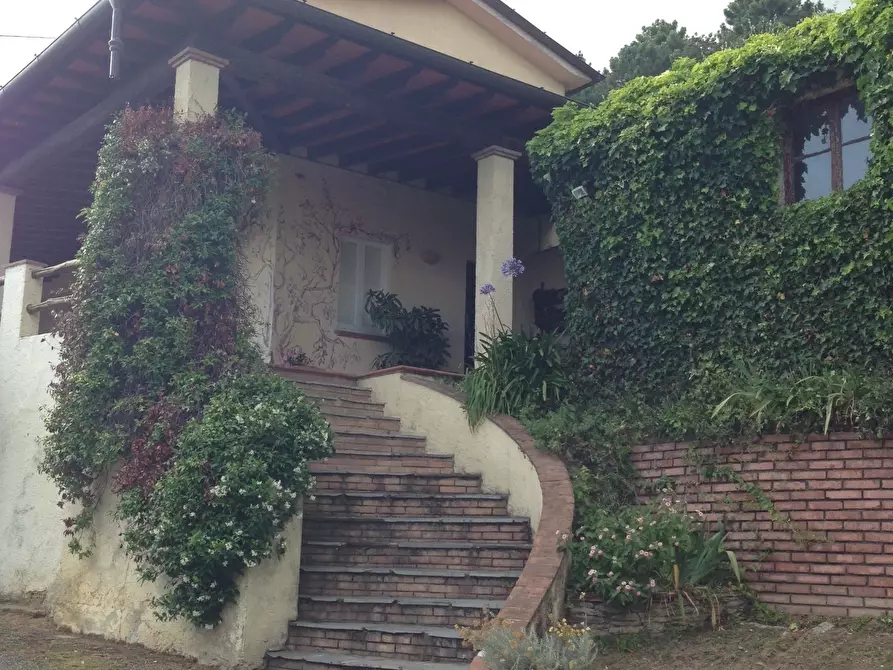 Immagine 2 di Porzione di casa in vendita  a Pietrasanta