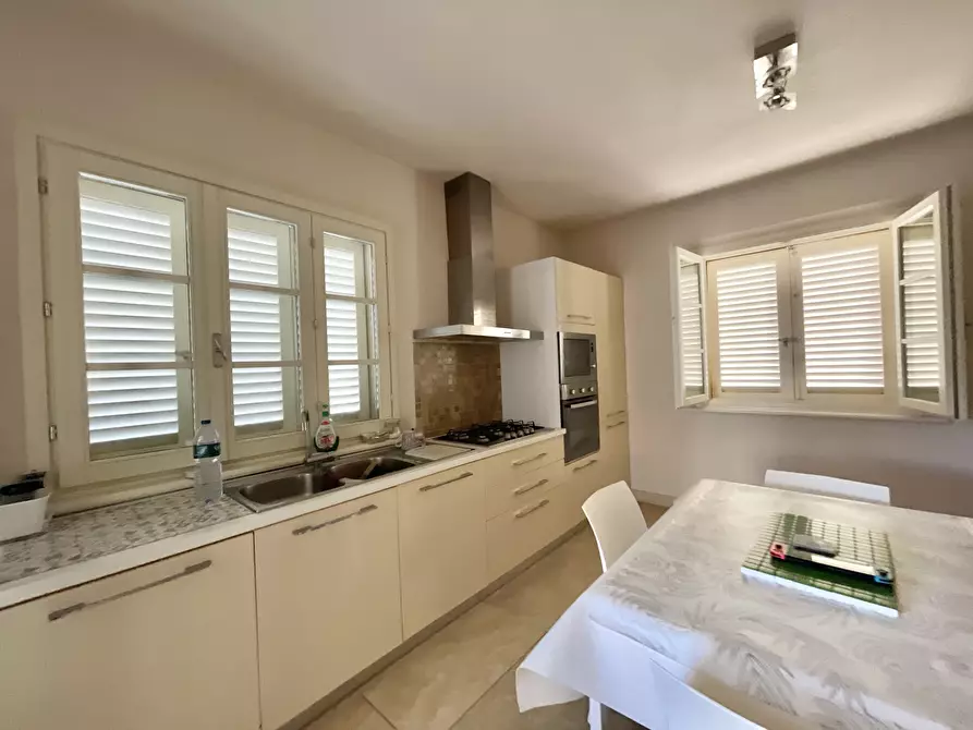 Immagine 5 di Villa in vendita  a Pietrasanta