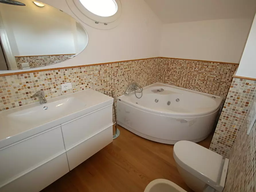 Immagine 102 di Villa in vendita  a Pietrasanta