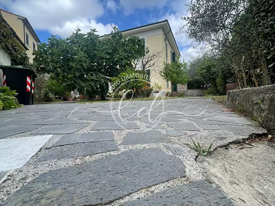 Immagine 3 di Porzione di casa in vendita  a Carrara