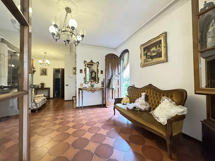 Immagine 6 di Casa indipendente in vendita  a Viareggio