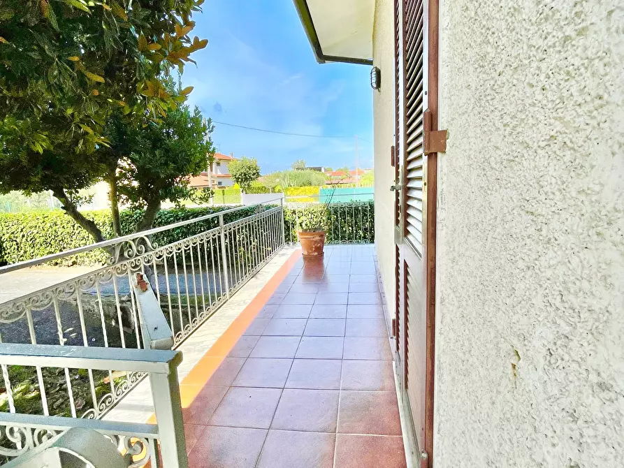 Immagine 15 di Villa in vendita  a Pietrasanta