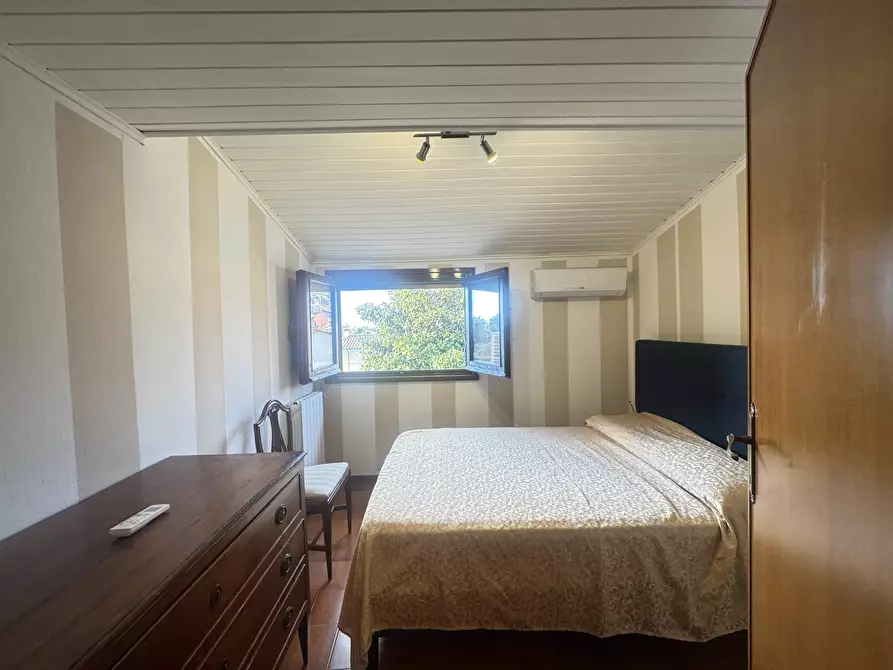 Immagine 28 di Mansarda in affitto  a Pietrasanta