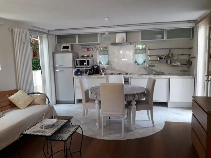 Immagine 12 di Villa in affitto  a Pietrasanta