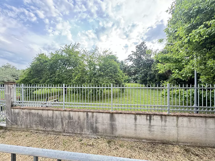 Immagine 9 di Porzione di casa in vendita  a Seravezza