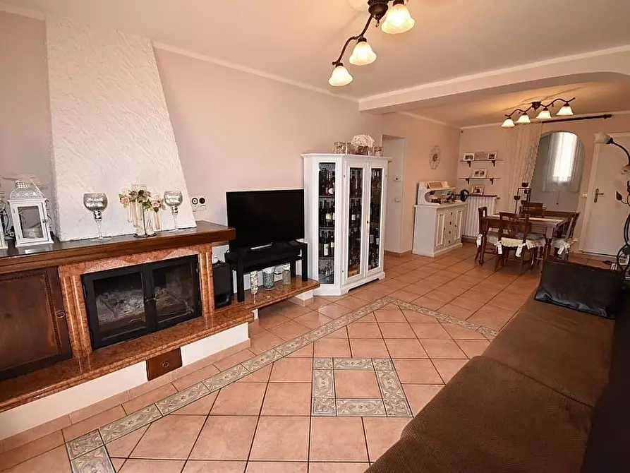 Immagine 9 di Porzione di casa in vendita  a Pietrasanta