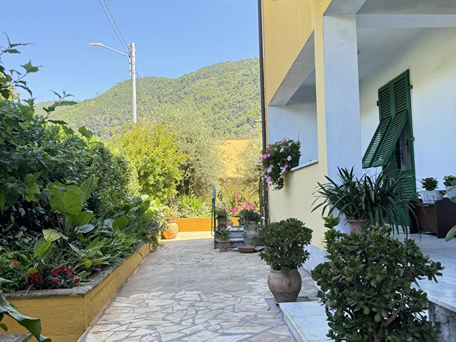 Immagine 66 di Porzione di casa in vendita  a Massa