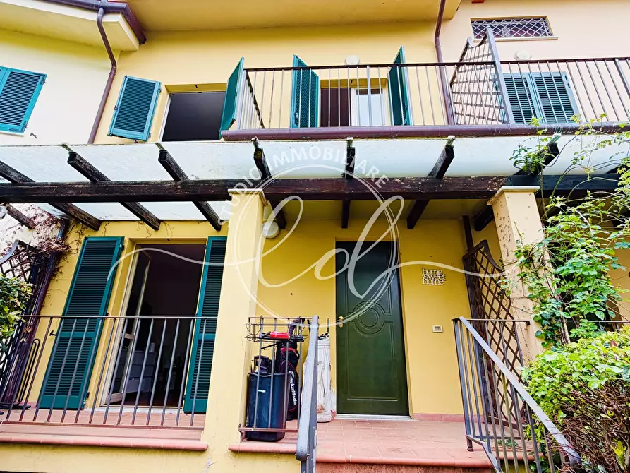 Immagine 1 di Villetta a schiera in vendita  a Pietrasanta