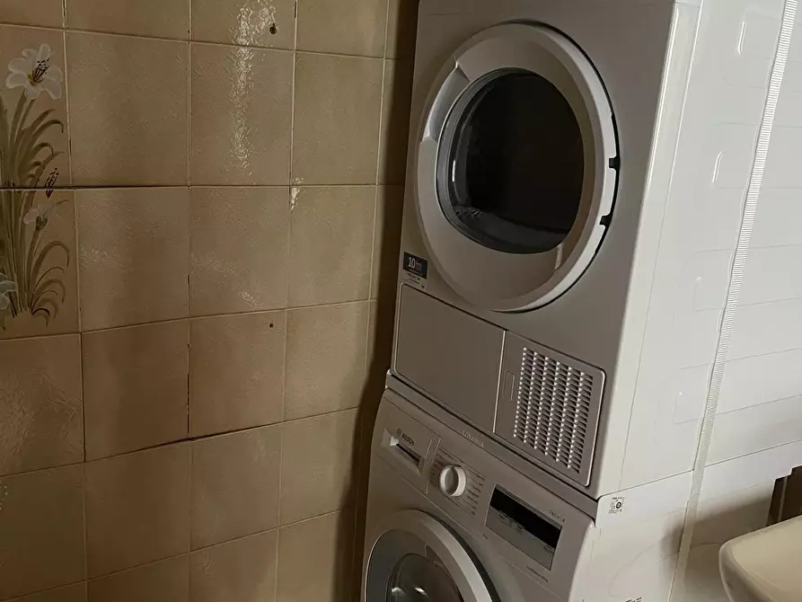 Immagine 21 di Mansarda in affitto  a Pietrasanta