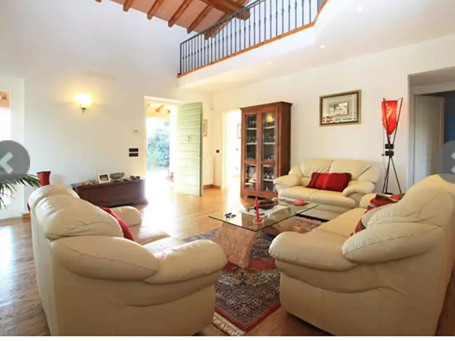 Immagine 28 di Casa indipendente in affitto  a Pietrasanta