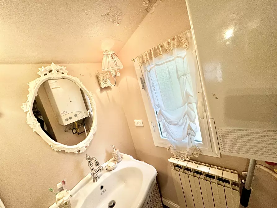 Immagine 20 di Quadrilocale in vendita  a Seravezza