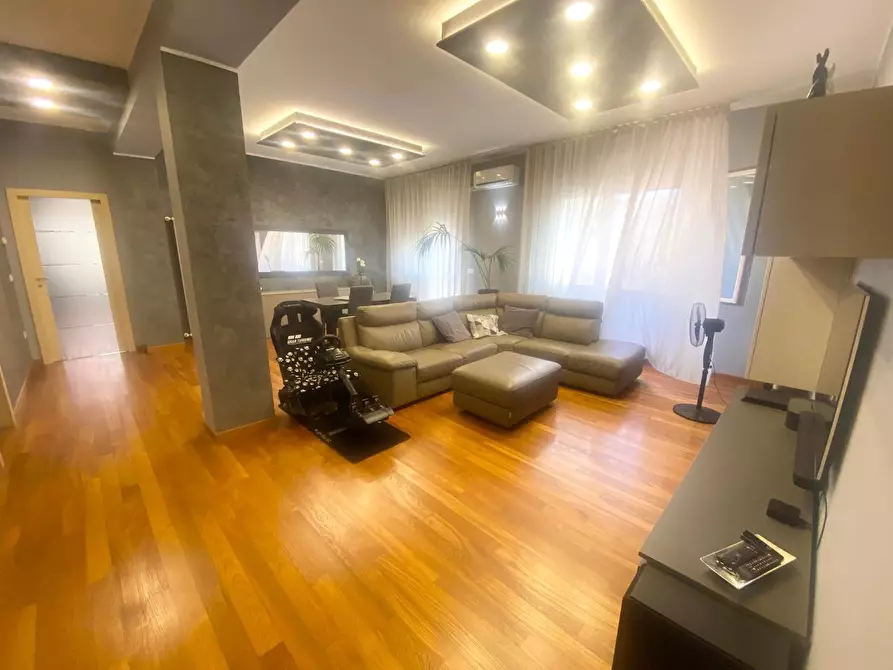 Immagine 4 di Pentalocale in vendita  in Via Cesare Battisti CESARE BATTISTI a Pescara