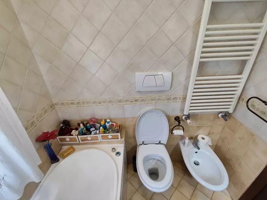 Immagine 19 di Quadrilocale in vendita  in Via Vincenzo Lunardi 2 a Guidonia Montecelio