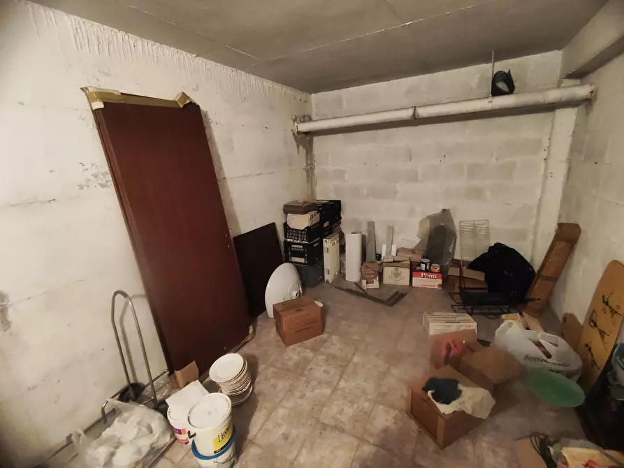 Immagine 5 di Magazzino in vendita  in via imperatore adriano a Tivoli
