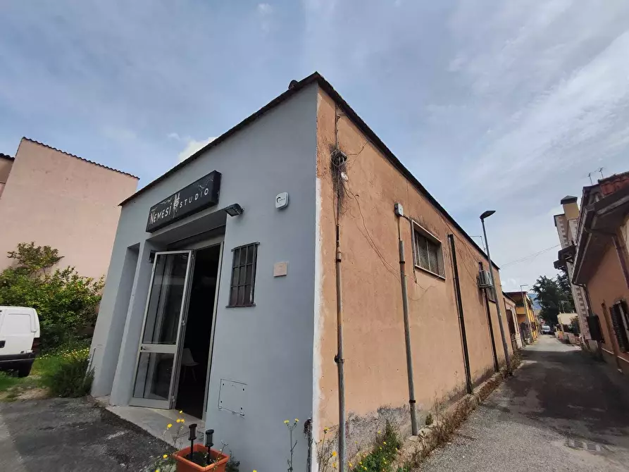 Immagine 2 di Attività commerciale in vendita  in Via Fratelli Bandiera a Guidonia Montecelio