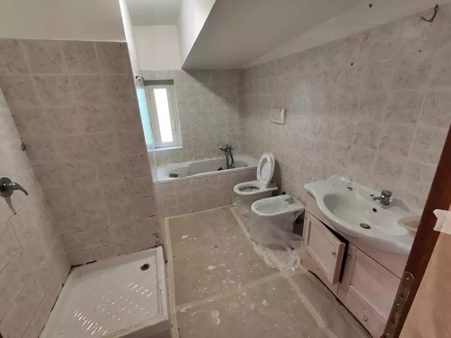 Immagine 17 di Trilocale in vendita  in via giuseppe garibaldi 25 a Guidonia Montecelio