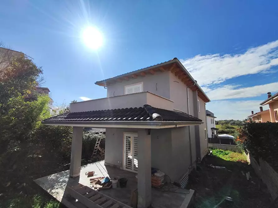 Immagine 3 di Villa in vendita  in Via Colleferro 64 a Guidonia Montecelio