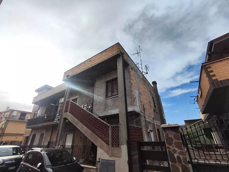 Immagine 1 di Trilocale in vendita  in Via Luigi Settembrini 6 a Guidonia Montecelio