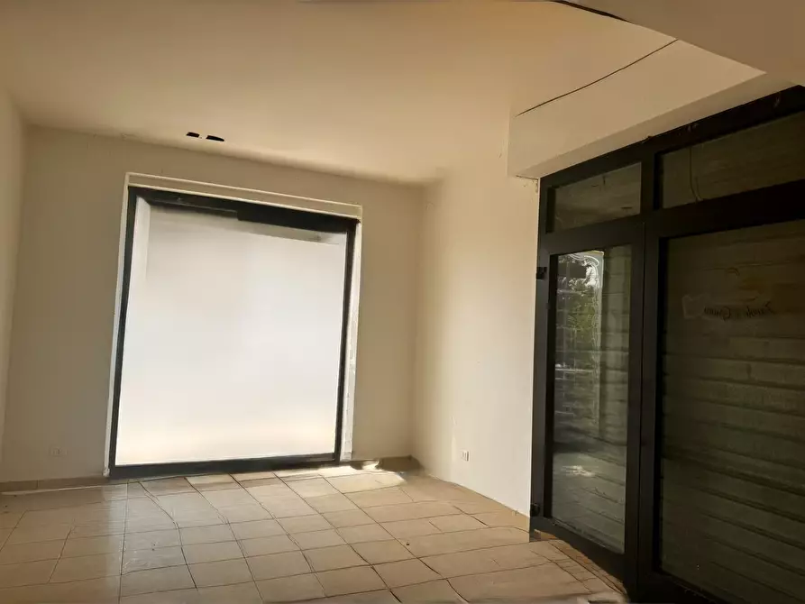 Immagine 1 di Locale commerciale in affitto  in via sinibaldo vellei a Ascoli Piceno