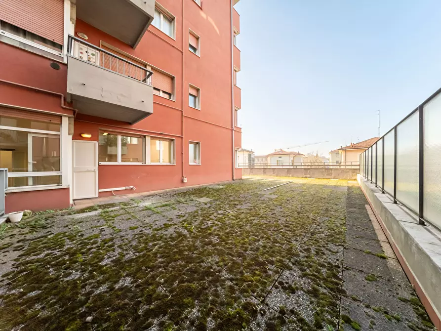 Immagine 8 di Pentalocale in vendita  in Viale Mentana 92 a Parma