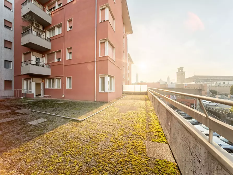 Immagine 1 di Pentalocale in vendita  in Viale Mentana 92 a Parma