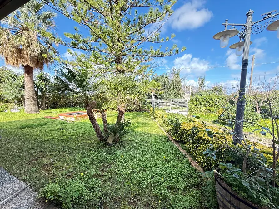 Immagine 2 di Casa indipendente in vendita  a Carini