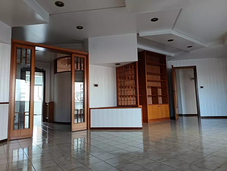 Immagine 15 di Pentalocale in vendita  a Palermo