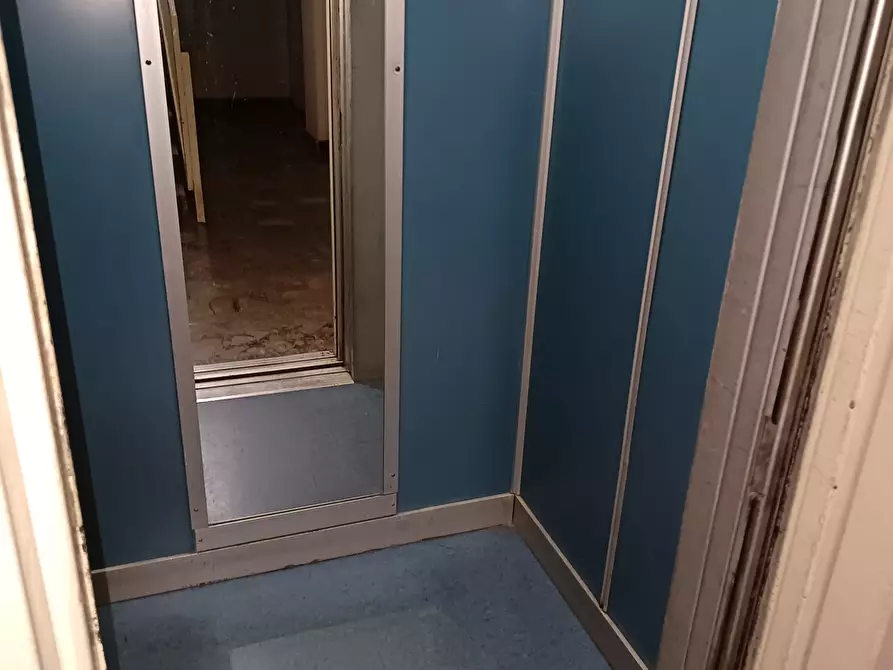 Immagine 18 di Pentalocale in vendita  a Palermo