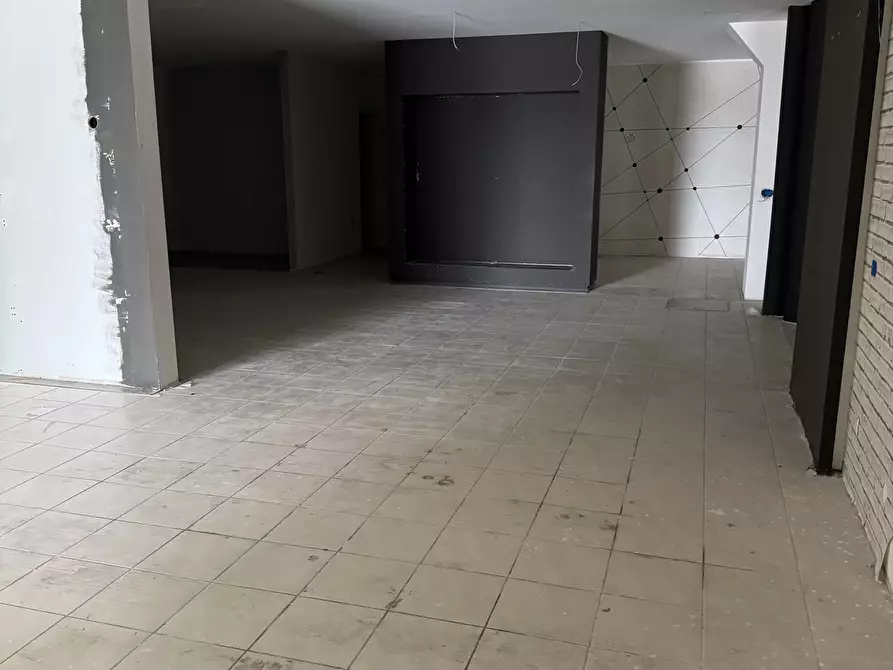 Immagine 15 di Locale commerciale in vendita  in Via Codognino 12 a Cornegliano Laudense