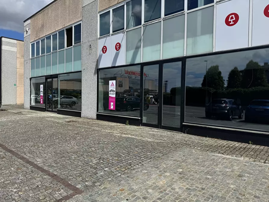 Immagine 2 di Locale commerciale in affitto  in via Codognino 12 a Cornegliano Laudense
