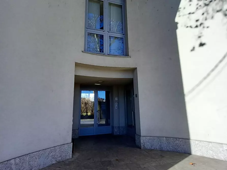 Immagine 3 di Locale commerciale in vendita  in Viale Pavia 18 a Lodi